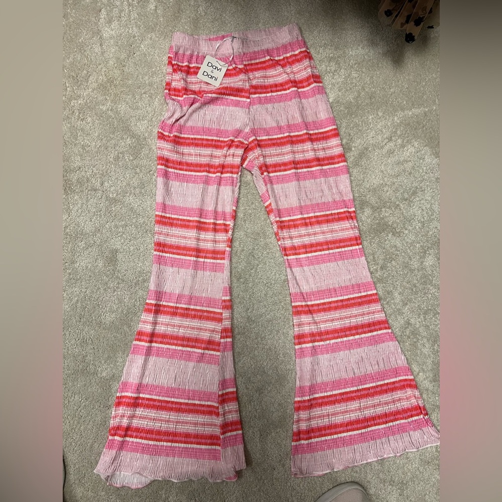 Light weight vibrant super cozy stylish pants.
